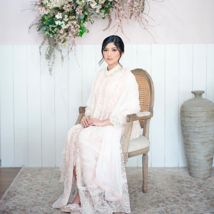 <p>Erina Gudono menikah dengan Kaesang Pangarep pada Desember 2022, Bunda. Tahun ini menjadi tahun pertamanya merayakan Lebaran sebagai seorang istri. (Foto: Instagram: @erinagudono)</p>