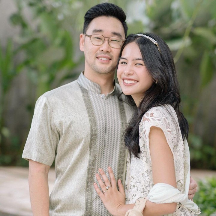 <p>Maudy Ayunda menikah dengan pria keturunan Korea Selatan, Jesse Choi, pada Mei 2022, Bunda. Tahun ini menjadi tahun pertamanya merayakan Lebaran sebagai sepasang suami istri. (Foto: Instagram: @maudyayunda)</p>