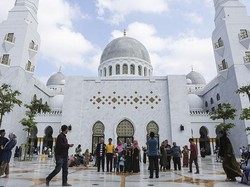 Duduk Perkara Satpam Masjid Zayed Solo Dipecat Picu Protes Seratusan Pekerja