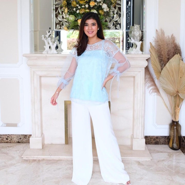 <p>Sebelum terjun ke dunia akting, Raya mengawali karier-nya di dunia modeling, Bunda. Ia pernah menjadi juara pertama <em>cover girl</em> di tahun 2003 dan menjadi semifinalis untuk Gadis Sampul di tahun yang sama. (Foto: Instagram: @rayakohandi244)</p>