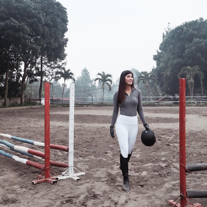<p>"Dari gue SD sampai sekarang 23 tahun muka kakak enggak berubah," kata seorang netizen. "Aslinya si super baik hati," ungkap netizen lainnya. (Foto: Instagram: @rayakohandi244)</p>