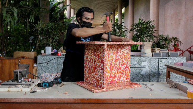 FOTO: Perjalanan Sampah Plastik Hingga Jadi Rumah Mungil di Bali