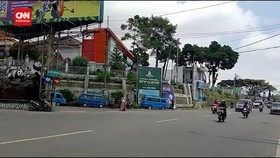 VIDEO: Arus Lalu Lintas One Way Puncak Ramai Lancar H+1 Lebaran