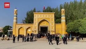 VIDEO: Momen Muslim Uighur Rayakan Idulfitri di Xinjiang China