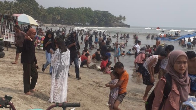 Objek wisata di Banten diperkirakan telah dikunjungi 400 ribu wisatawan saat libur Lebaran 2023. 