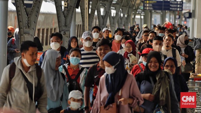 Kemenkumham memperbolehkan pegawainya untuk menunda kepulangan ke Jakarta seiring imbauan Jokowi untuk mengurangi penumpukan saat puncak arus balik.