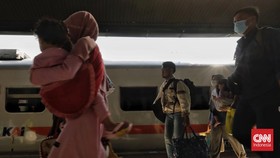 Daftar 13 KA Keberangkatan Gambir yang Berhenti di Jatinegara Hari Ini