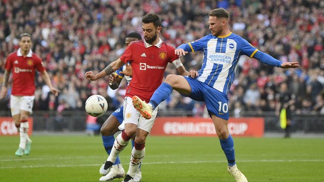 Aksi Bruno Fernandes di semifinal Piala FA antara Brighton vs Manchester United mengingatkan publik kepada reaksi Cristiano Ronaldo di Euro 2016.