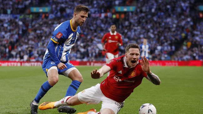 MU ke Final Piala FA, Ciuman Weghorst Jadi Sumber Petaka Brighton