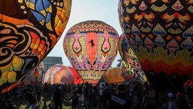 FOTO: Meriah Festival Balon Udara Wonosobo saat Libur Lebaran 2023