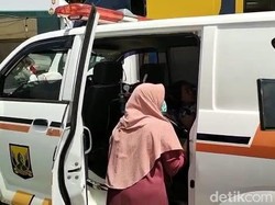 Bayi Perempuan Itu Lahir di Ambulans gegara Macet
