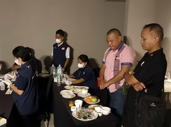Presiden Jokowi Nyaris Makan Buah Mengandung Formalin di Labuan Bajo