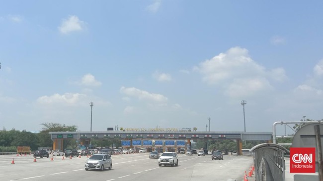 Arus lalu lintas di Jalan Tol Jakarta - Cikampek, Jawa Barat terpantau lancar pada Senin (24/3) siang atau H+2 Lebaran.