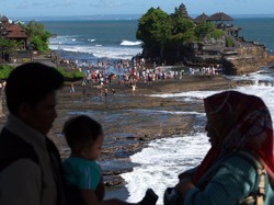 Berbondong-bondong Wisatawan Domestik Pelesiran di Bali