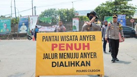 Polisi Berlakukan One Way 20 Kilometer Urai Kepadatan Anyer-Cilegon