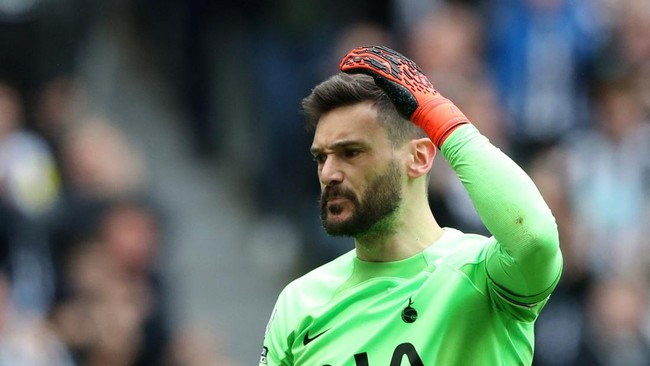 Hugo Lloris hanya bermain setengah babak saat Tottenham Hotspur dipermalukan Newcastle United 1-6 pada pekan ke-32 Liga Inggris.
