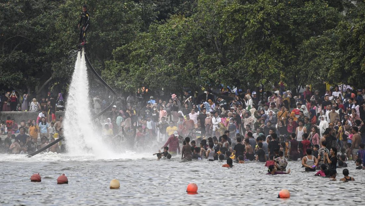 FOTO: Lautan Manusia di Ancol Pecahkan Rekor Pandemi