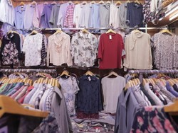 Bisnis Thrifting dan Wajah Kekanak-Kanakan Kita