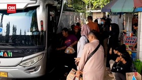 VIDEO: Bus Terjebak Macet, Ratusan Penumpang Terlantar Di Terminal