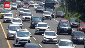 VIDEO: Arus Liburan Membludak, Tol Cipularang Arah Bandung Macet