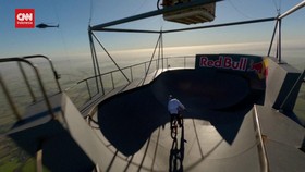 VIDEO: Melihat Aksi Gila Atlet BMX di Balon Udara Setinggi 600 Meter