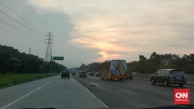 Tol Cikampek Arah Jakarta Lancar Kamis Pagi, Contraflow di KM 47