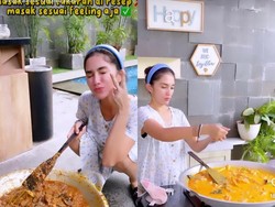 Ussy Sulistiawaty Masak Menu Lebaran Pake Feeling, Emak-emak Setuju!