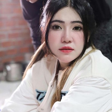 Reaksi Via Vallen Usai Sang Ibunda Dituding Suka Minta Belikan Perhiasan