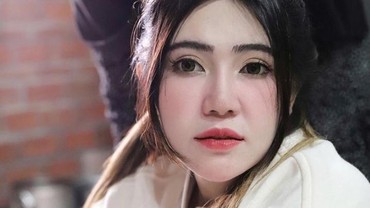 Reaksi Via Vallen Usai Sang Ibunda Dituding Suka Minta Belikan Perhiasan
