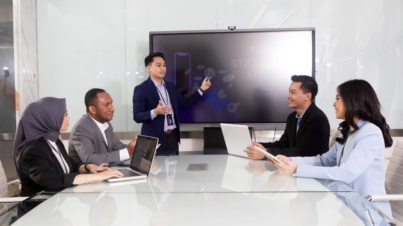 Memasuki era industri 4.0 ditandai dengan banyaknya profesi-profesi digital yang berkutat di dunia teknologi dan programming.