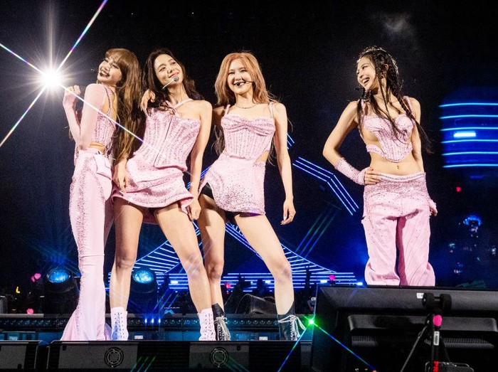 Pada Sabtu, (22/4) lalu, grup K-Pop ternama asal Korea Selatan yakni BLACKPINK kembali mengguncang panggung festival musik Coachella 2023 untuk minggu kedua./ Foto: Getty Images for Coachella/Emma McIntyre