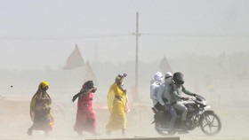 FOTO: Gelombang Panas Memanggang Asia