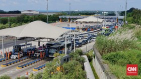 Antrean Panjang di Gerbang Tol Cikampek, Klakson Mobil Bersahutan