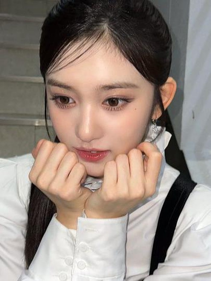 Ia lahir dengan nama lengkap Lee Hyun Seo, pada tanggal 21 Februari 2007./ foto: twitter.com/ive_twt