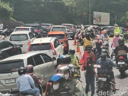 Arus Lalin Cianjur ke Puncak Kembali Macet!