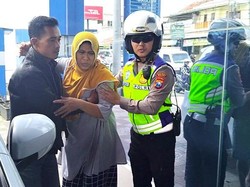 Detik-detik Seorang Ibu Nyaris Melahirkan di Jalur Mudik Malang
