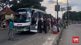 Arus Balik, Pemudik Mulai Berdatangan di Terminal Kampung Rambutan