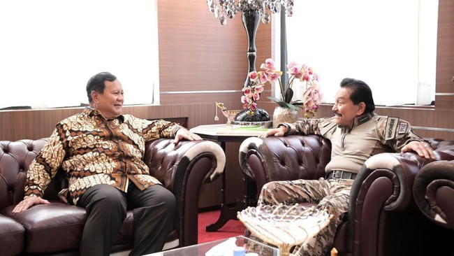 Hadiah Patung Diponegoro untuk Prabowo dari Hendropriyono Dibalas dengan Keris Gajah Mada
