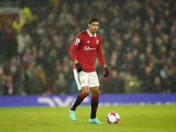Ten Hag Harap Varane Bisa Main Sebelum Tinggalkan MU