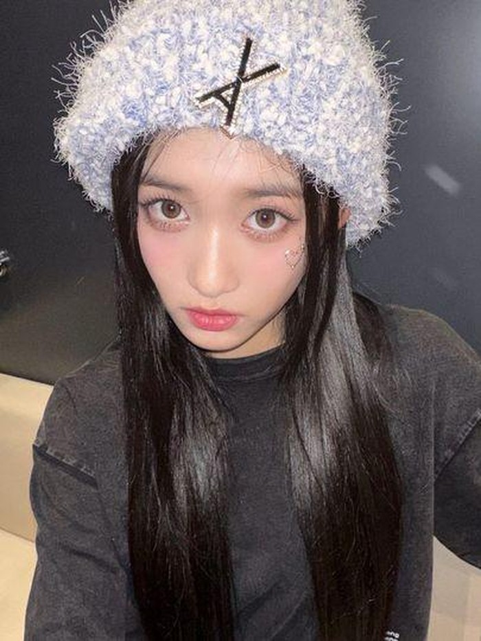 Sebelum menjadi idol K-Pop, Leeseo telah berkarier sebagai model cilik. Ia bahkan sempat berada di bawah naungan SM Entertainment lewat program 'SM Kids Model'./ foto: twitter.com/ive_twt