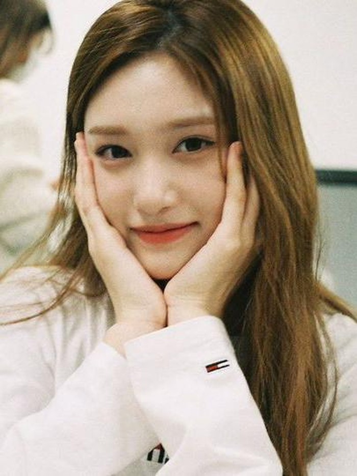 Tahun 2019, Leeseo bergabung dengan Starship Entertainment setelah tidak sengaja bertemu dengan staf Starship ketika sedang jalan-jalan di daerah Shinsegae./ foto: twitter.com/ive_twt