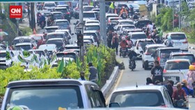 VIDEO: Urai Kemacetan Di Kawasan Puncak, Polisi Berlakukan Oneway