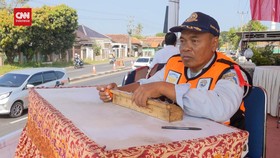 VIDEO: Kisah Petugas Penghitung Kendaraan Pemudik Di Jalur Pantura