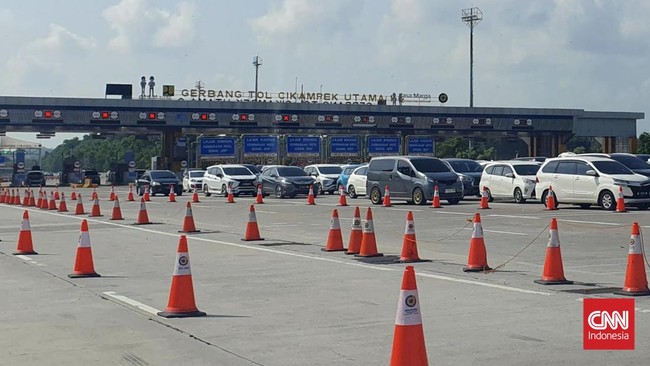 Arus lalu lintas tol Jakarta-Cikampek yang mengarah ke Jakarta pada arus balik Lebaran terpantau ramai lancar pada Rabu (26/4).