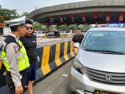 Heboh Mobil Freed Berpelat Polri Palsu Pakai Rotator Diciduk Polisi