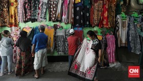 FOTO: Ramai Pasar Tanah Abang di Hari Terakhir Libur Lebaran
