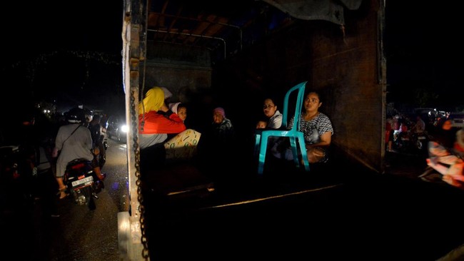 BMKG melansir akibat gempa M 6,9 di Mentawai terpantau terjadi tsunami kecil dengan tinggi 11 cm berdasarkan data tide gauge Stasiun Tanah Bala Nias Selatan.