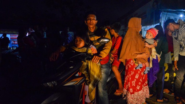 Selain belum ada laporan korban jiwa dan luka, BPBD juga belum menerima laporan kerusakan bangunan akibat gempa magnitudio 6,9.