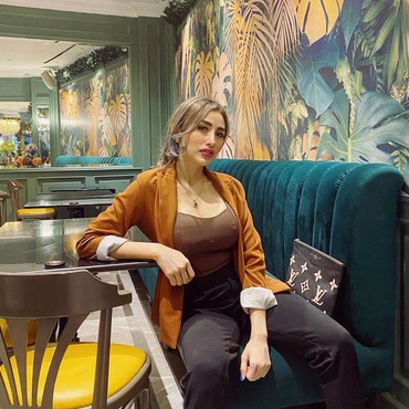 Tak Sempat Temani Suami, 7 Potret Andiez Istri Alm Iqbal Pakula Seorang DJ