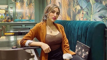 img-title Tak Sempat Temani Suami, 7 Potret Andiez Istri Alm Iqbal Pakula Seorang DJ